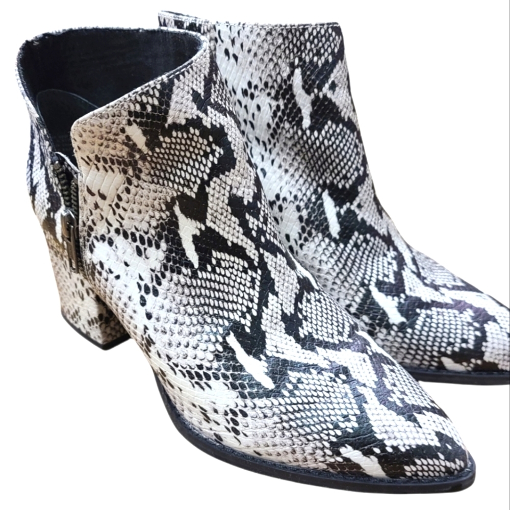Seychelles Snakeskin Booties sz 7.5